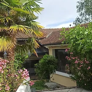 https://les-falaises.hotels-rhonealpes.com