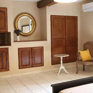 https://mas-provenal-datant-de-1738-avec-piscine.hotels-rhonealpes.com